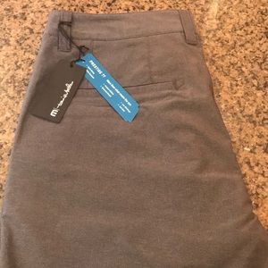 Men’s golf shorts